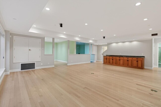 Building Photo - 18270 Baylor Ave