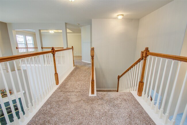 Building Photo - 411 Green Stone Ct