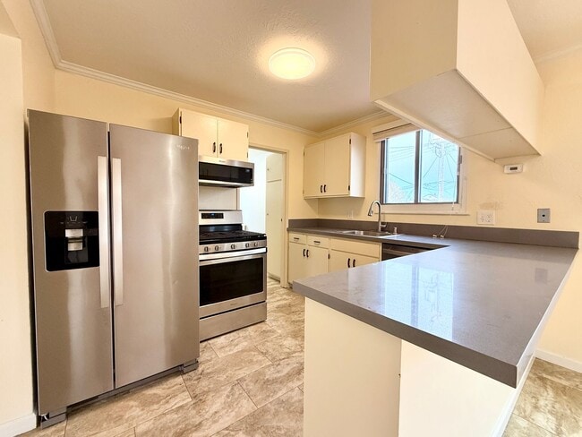 Building Photo - Renovated Single-Family Home in Pacifica!