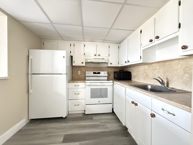 Building Photo - 323 Tuscany F