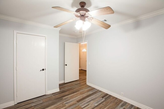 Building Photo - 3103 Creekwood Dr