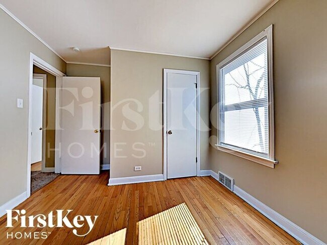 Building Photo - 1573 W 100th Pl