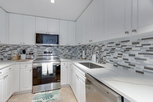 Building Photo - 255 Evernia St