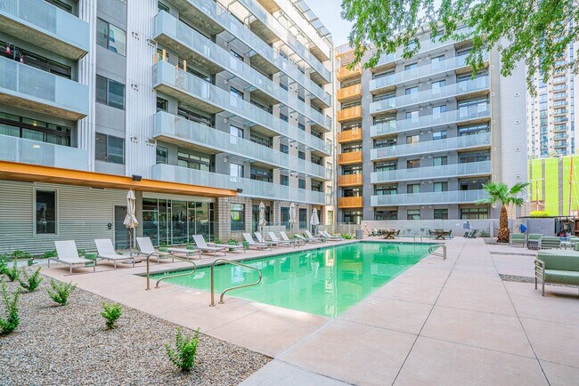 Building Photo - 913 N 3rd St