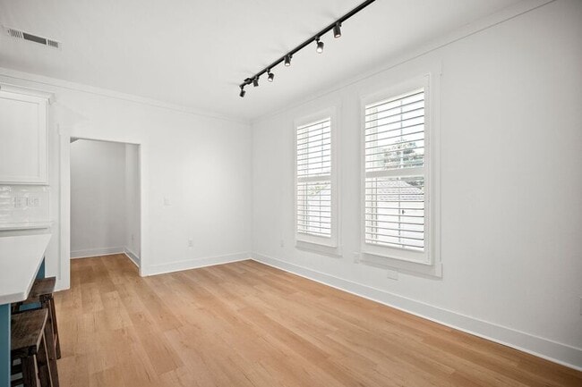 Building Photo - 440 S F St