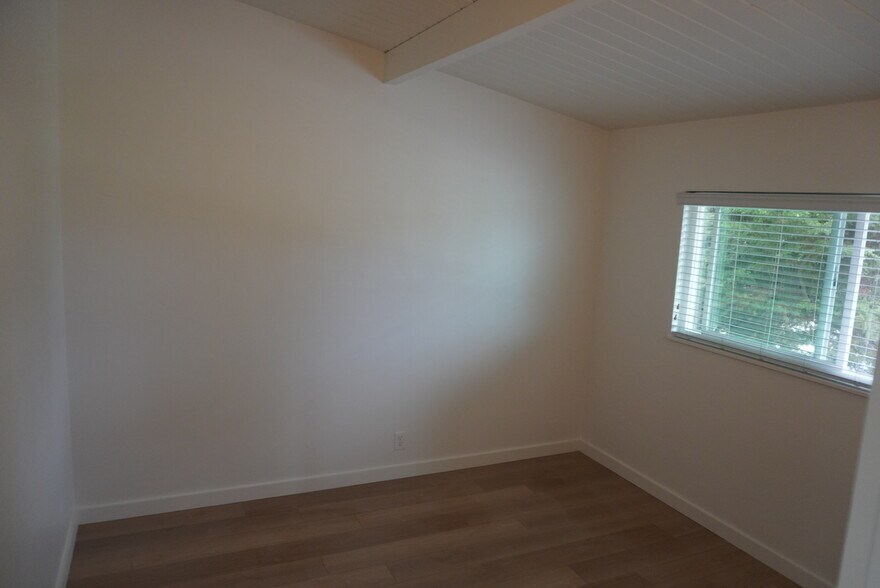Building Photo - 305 Avenida Madrid