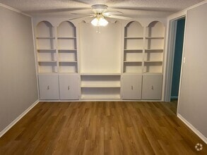 Building Photo - Charming 1 Bed, 1 Bath Condo Near University