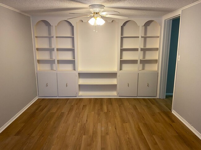 Primary Photo - Charming 1 Bed, 1 Bath Condo Near University