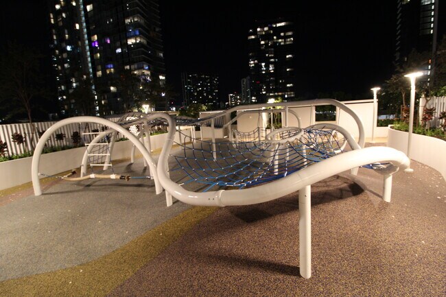 Building Photo - 1000 Auahi St