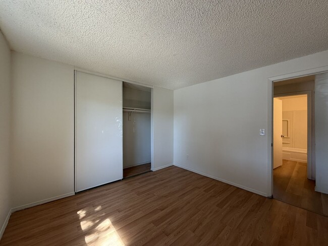 Building Photo - 5921 SE 83rd Ave