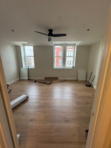 Building Photo - 1733 Guilford Ave