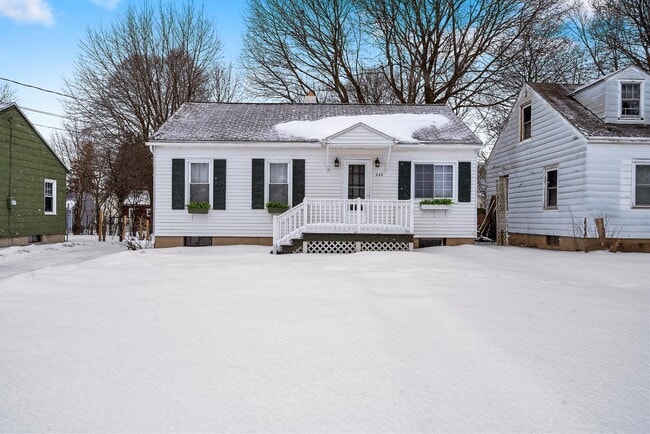 Primary Photo - 243 Harwood Ave