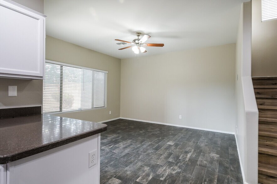 Building Photo - 1750 W Union Hills Dr