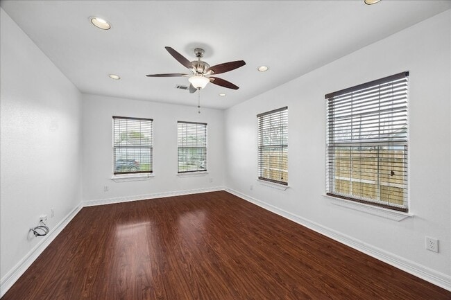 Building Photo - 708 E 32nd St