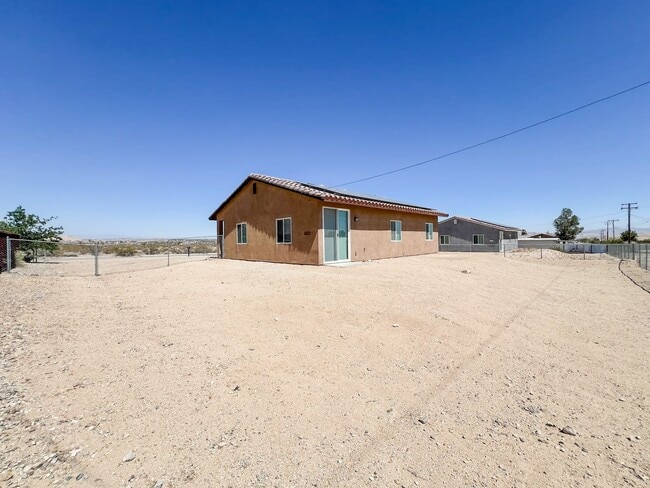 Building Photo - 29 Palms Home with Solar