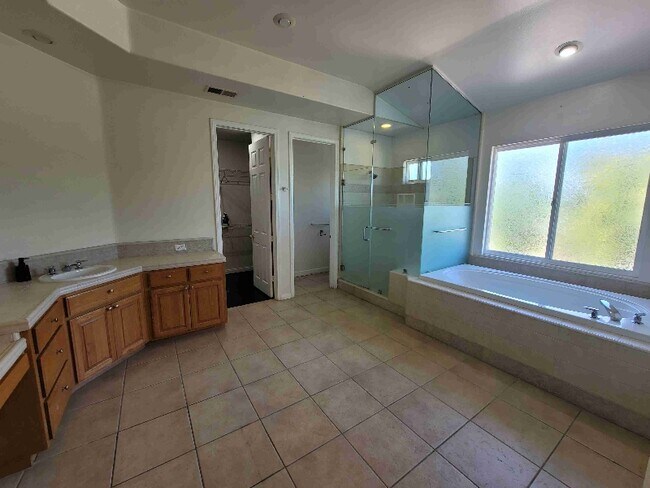 Building Photo - 17900 Gridley Rd