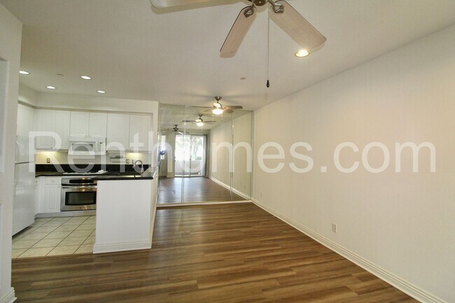 Building Photo - 10722 Sabre Hill Dr