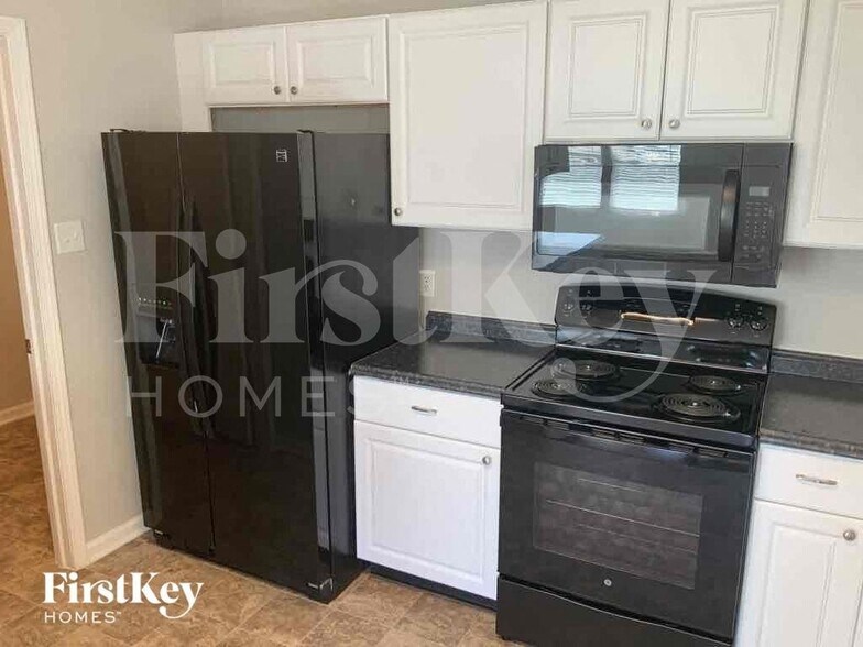 Building Photo - 12515 Teacup Way