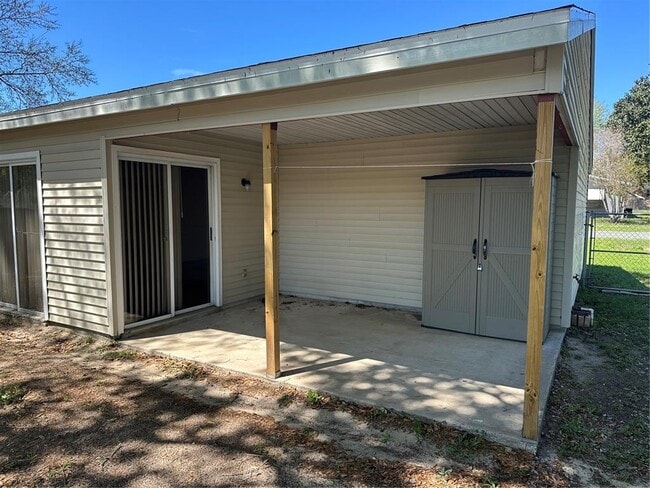 Building Photo - 5 Spring Loop Cir