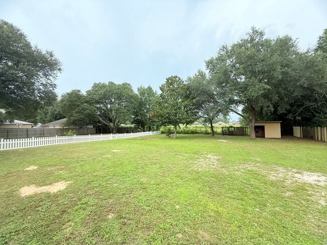 Building Photo - Spacious 3-Bedroom Home - Large Lot