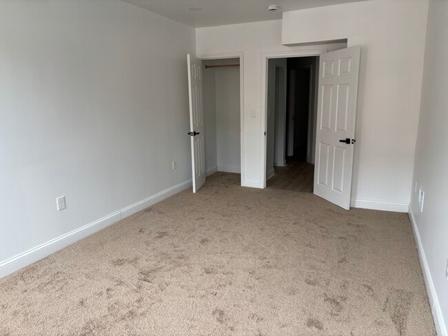Building Photo - 4 bedrooms plus Den home