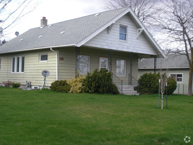 Building Photo - 230 W 2nd St