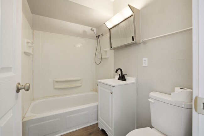 Building Photo - Freshly Remodeled Studio in the Heart of Waukesha!