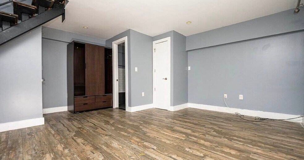 Building Photo - 42 Palmetto St