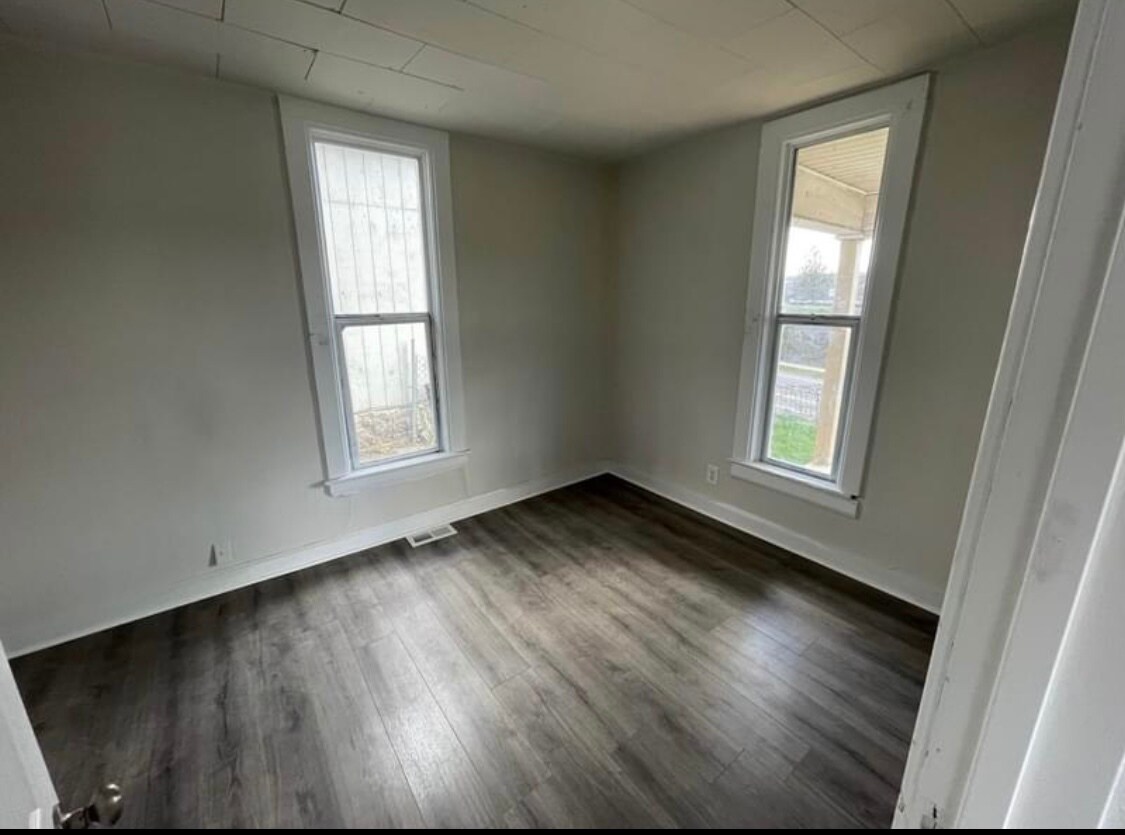 Building Photo - 1528 W Maxwell Ave