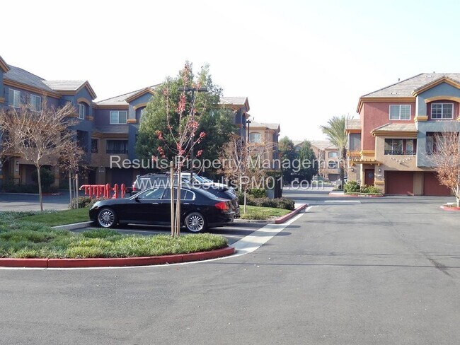 Building Photo - Excellent Natomas Townhouse
