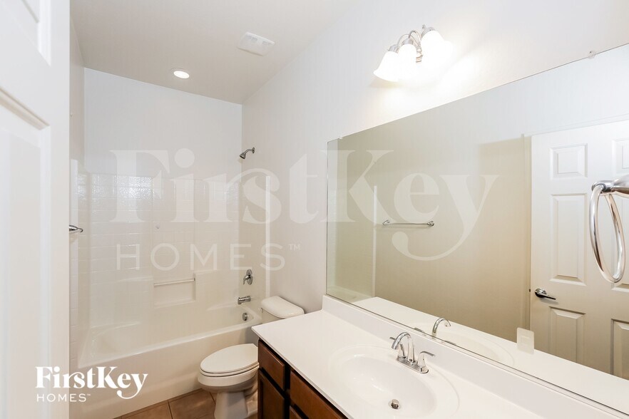 Building Photo - 18333 W Onyx Ave