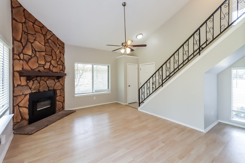Building Photo - 15818 Gatebriar Dr