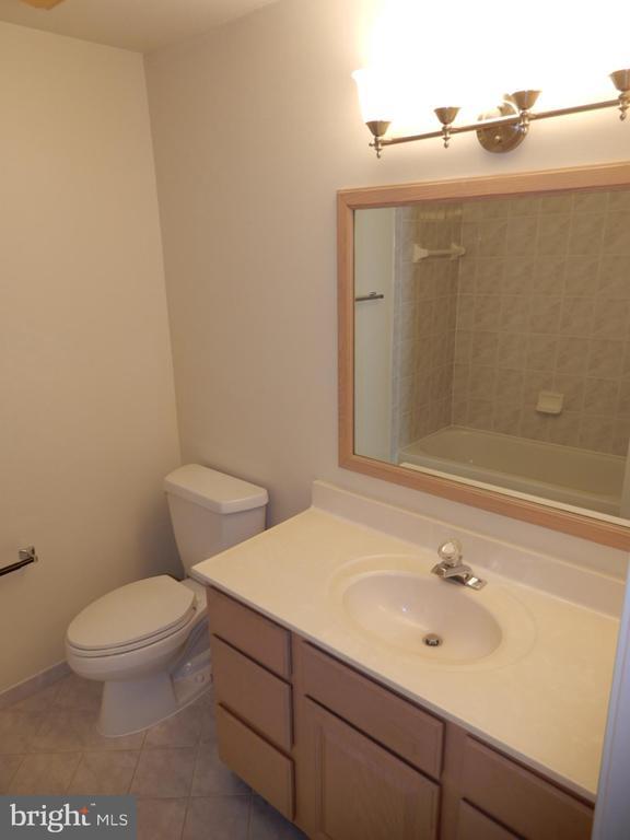 Building Photo - 7014 Maple Tree Ln