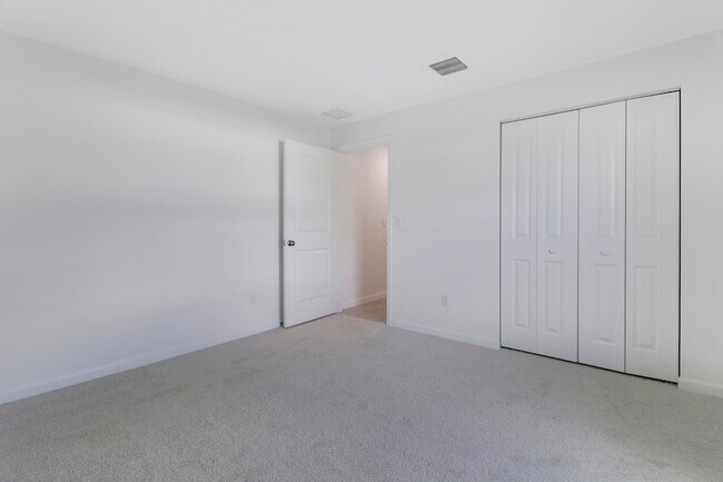 Building Photo - 2361 SW Chateau Terrace