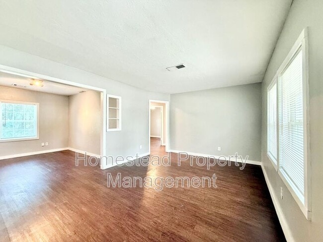 Building Photo - 4200 Altadena Ave