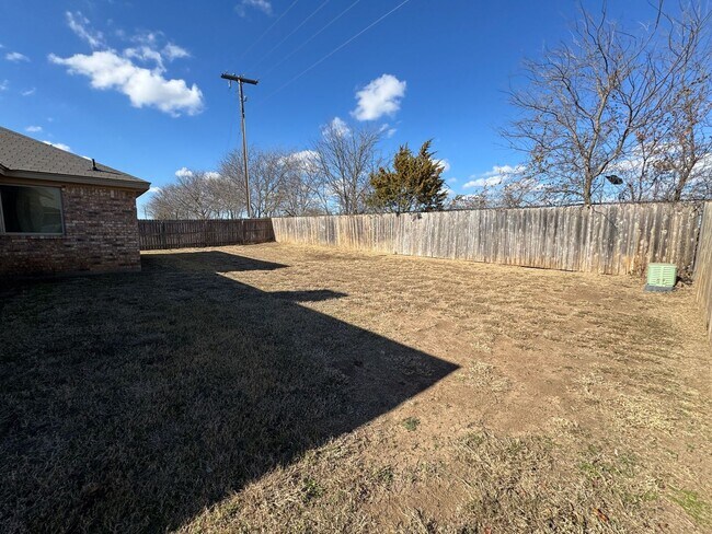 Building Photo - 601 W Little Dipper Dr