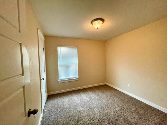 Building Photo - Modern 3 Bedroom Home with Office and Covered Patio in Marion