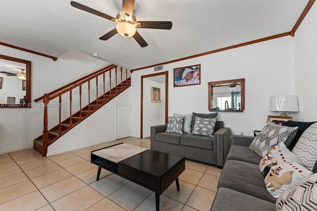 Building Photo - 314 NE Miami Ct