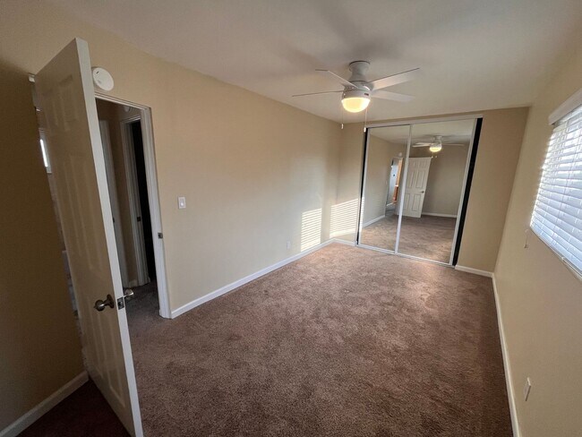 Building Photo - kl303r