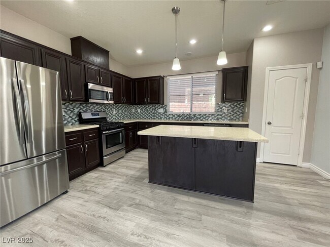 Building Photo - 6636 Sand Swallow St