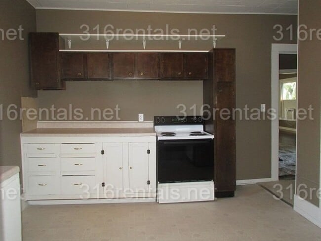 Building Photo - $849 - 3 bed 1 bath - Single Family Home