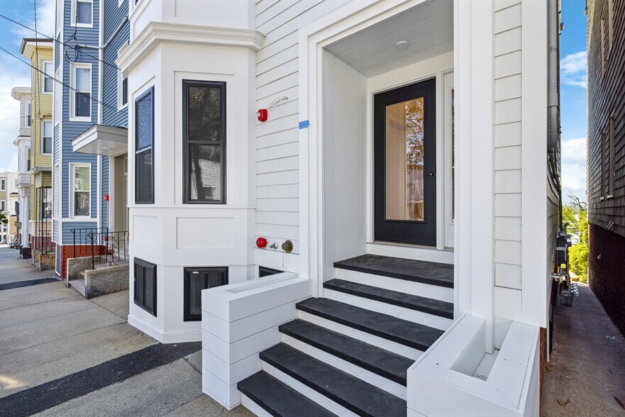 Building Photo - 275 Webster St