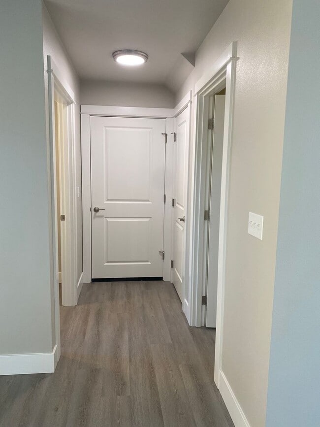 Building Photo - 3 Bedroom 2.5 Bath Townhouse!