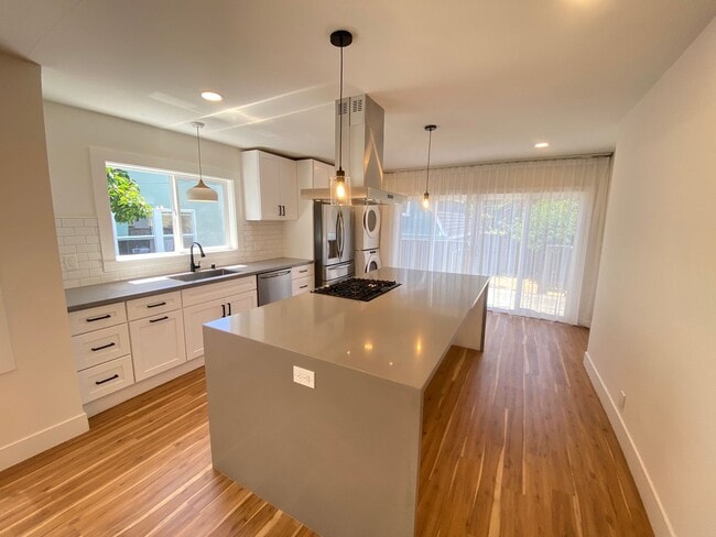 Building Photo - Advent - Large & Bright Two Bedroom Home L...