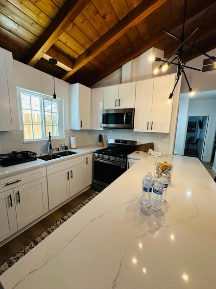 Building Photo - 4040 Boundary St