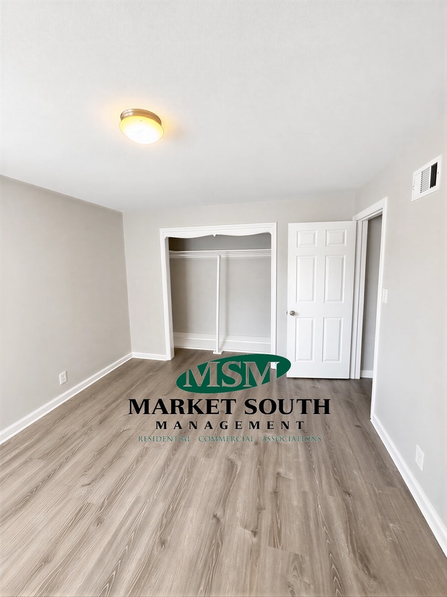 Building Photo - MIDTOWN SAVANNAH- AVAILABLE NOW! APPOINTMENT NEEDED TO VIEW!