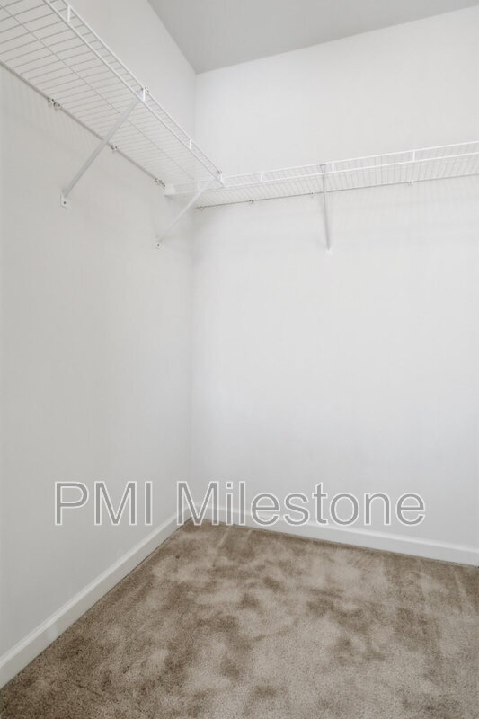 Building Photo - 65 Darien Dr