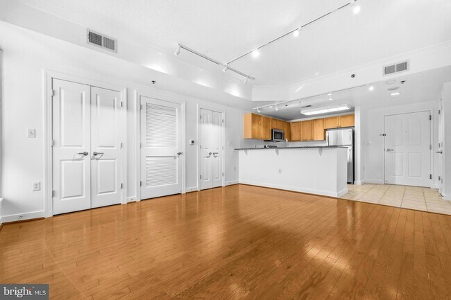 Building Photo - 777 7th St NW