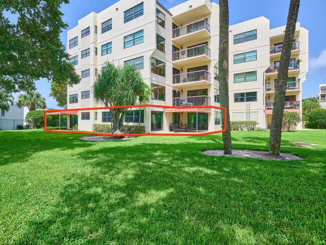 Building Photo - 374 Golfview Rd