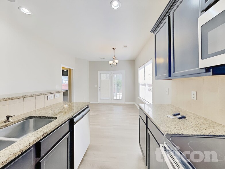 Building Photo - 441 Laurel Leaf Dr